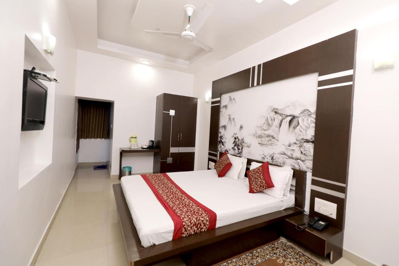 Hotel The Leef 500ms From Nakki